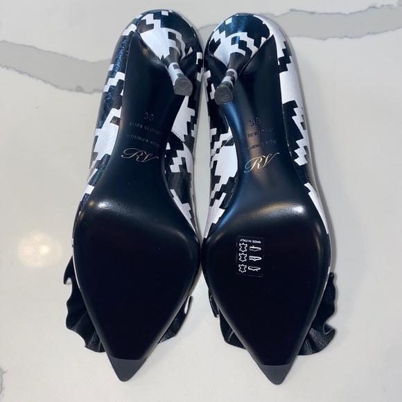 NEW* Roger Vivier Paris Blanco Latte/Frilly Buckle US Size 7.5 - Picture 7 of 8